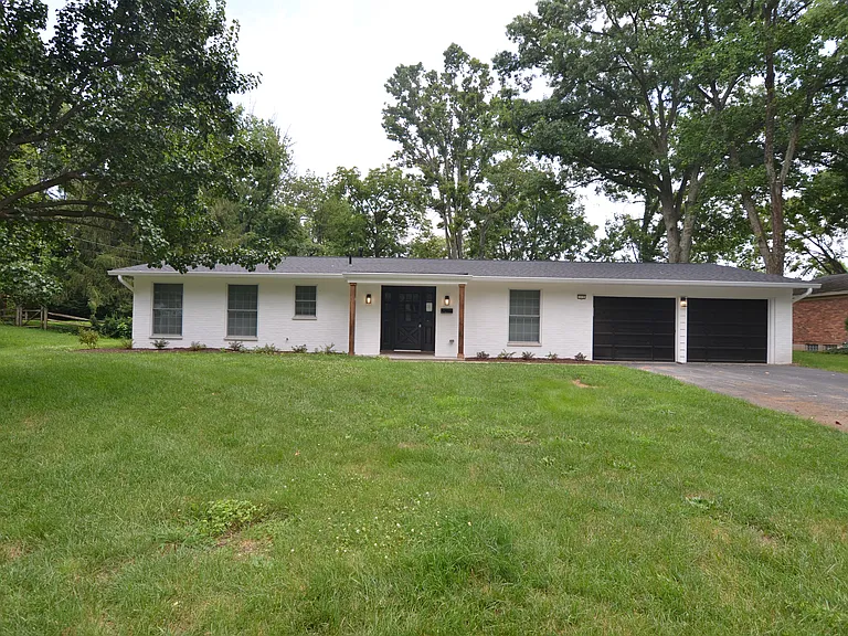 113 Fieldstone Dr — Photo 1