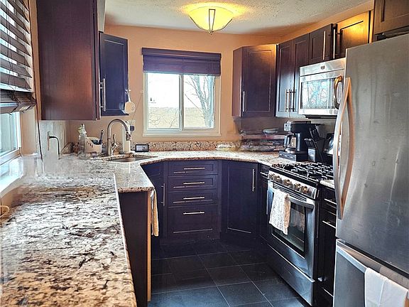 5th image of 231 Lebanon Manor Dr