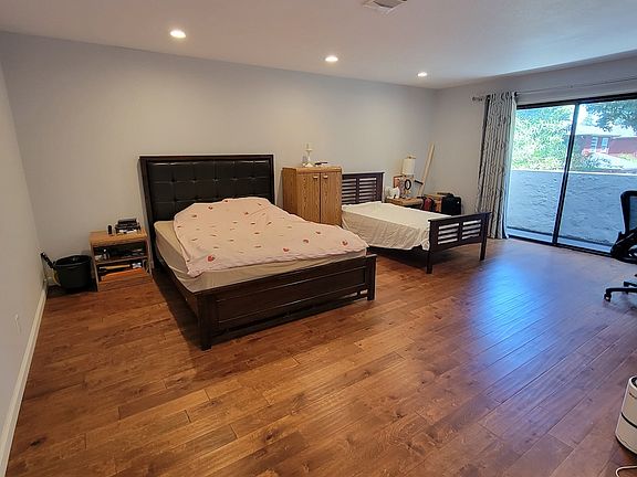 4th image of 575 Villa Real