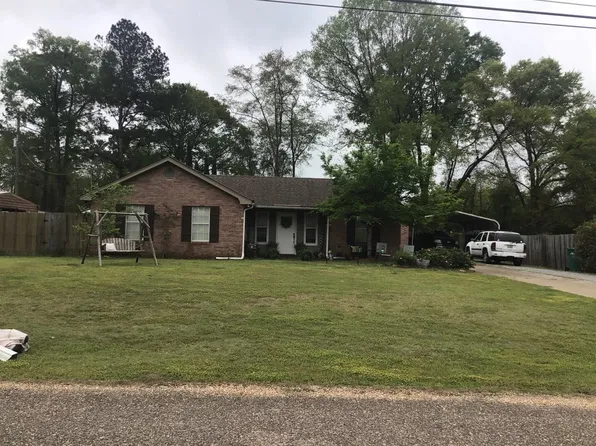 2645 Lakeview Cir, Millbrook, AL 36054