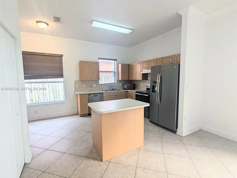 1602 SE 23rd St — Photo 7