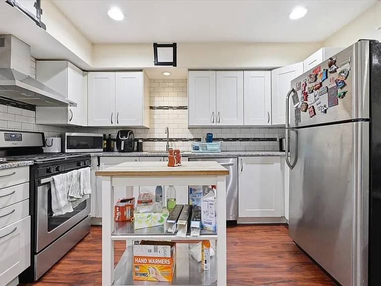 39 Waverly St #1 — Photo 10