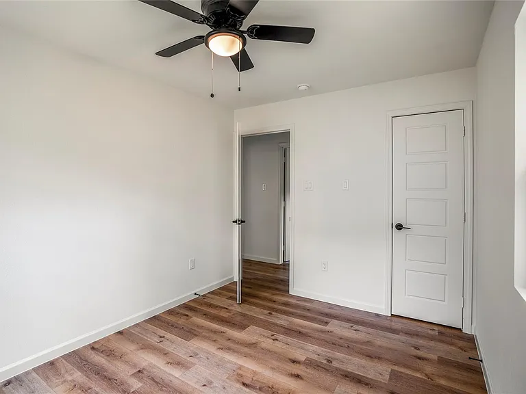 3923 Alsace St — Photo 27