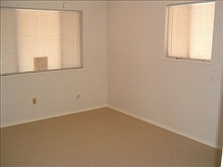 3rd image of 1013 E McIntyre St