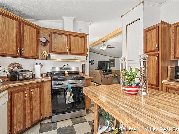 5th image of 9163 Elderberry Ln