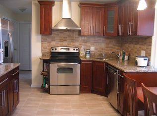 21 Apollo Ln, Hicksville, NY 11801