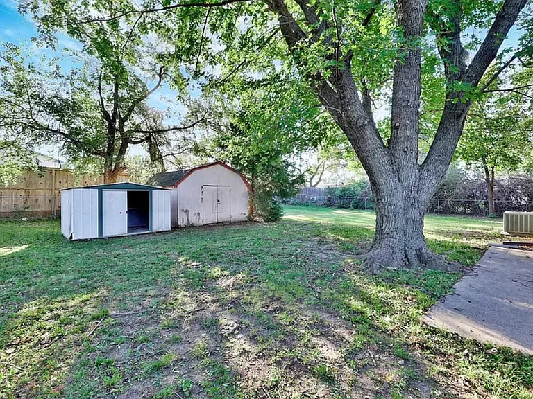 6020 N East Park View St — Photo 10