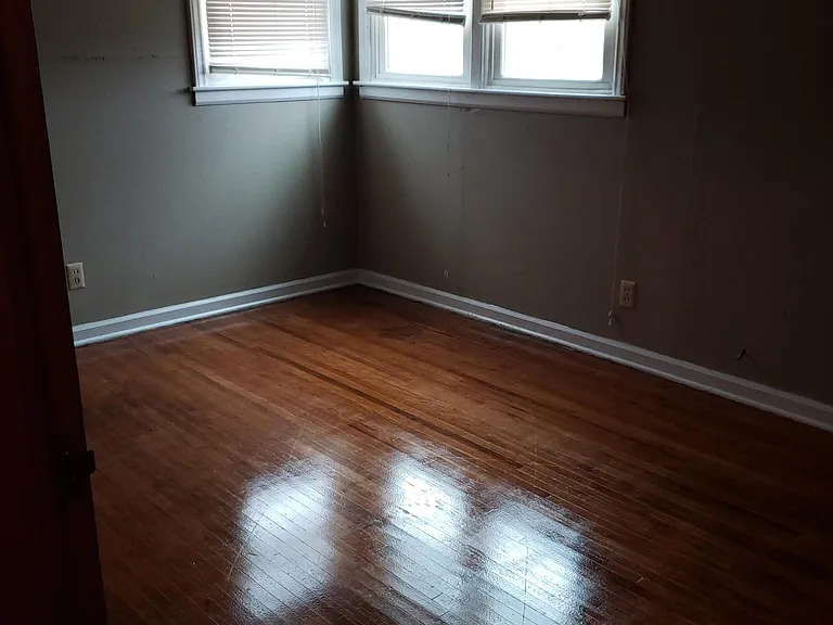1102 N Glendale St — Photo 5