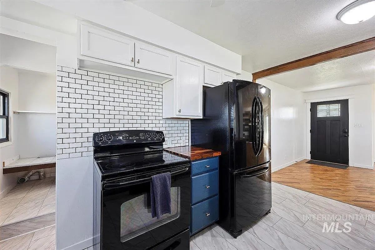 4 bed, 2700 sqft, $2,400 — Photo 4