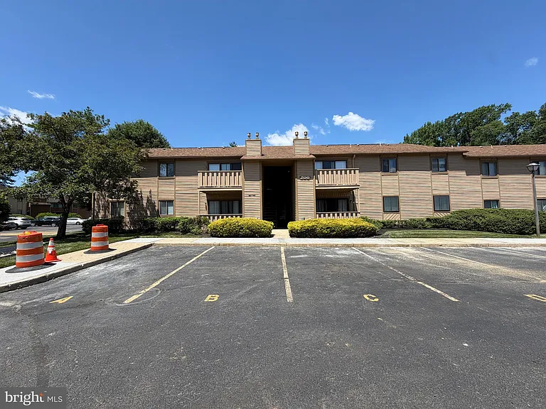 716 Woodhollow Dr — Photo 1