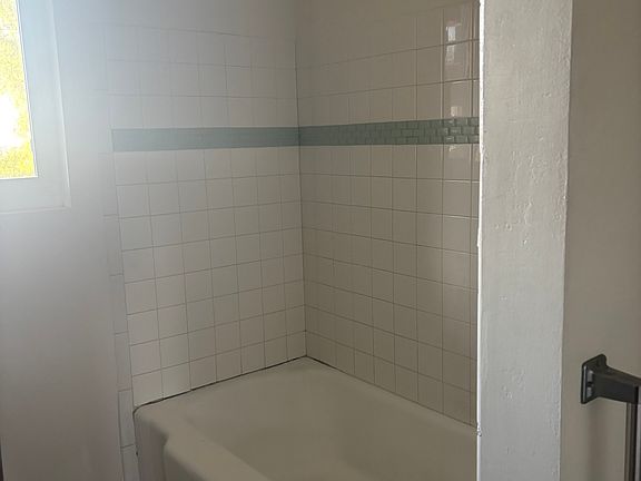 5th image of 435 Casselman St