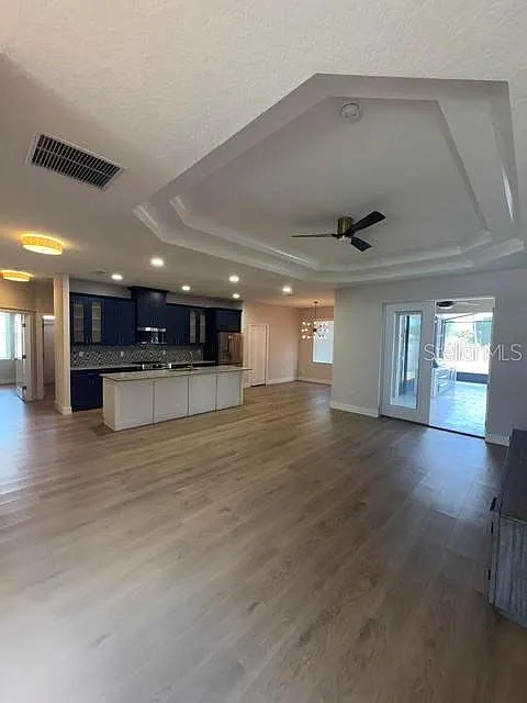 4 bed, 3.0 bath, 2051 sqft, $2,350 — Photo 3