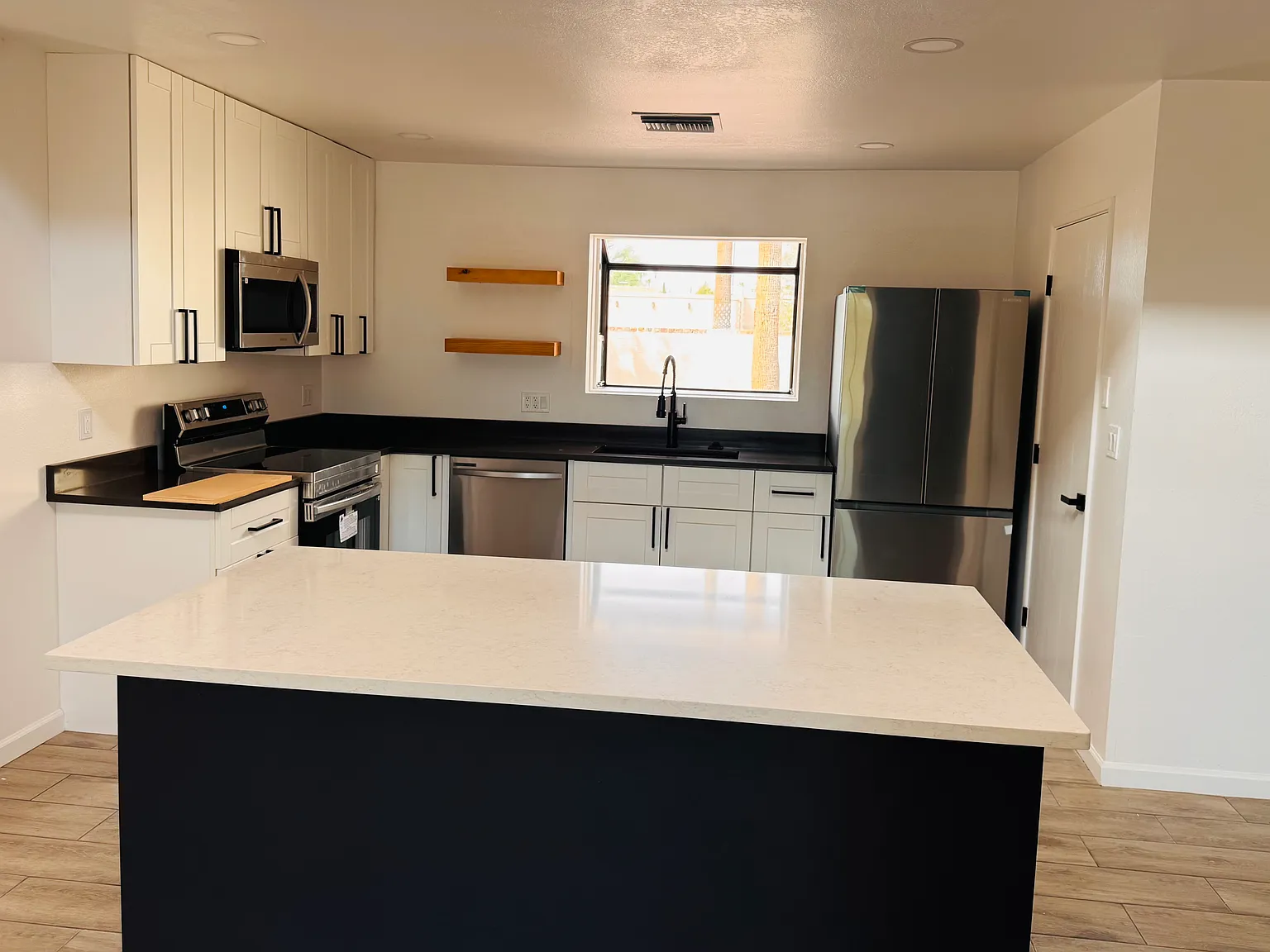 2 bed, 1262 sqft, $2,200 — Photo 1