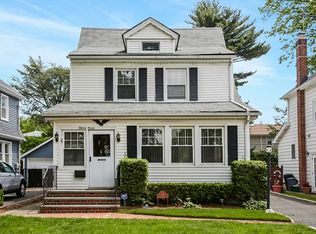 37 Prescott St, Garden City, NY 11530