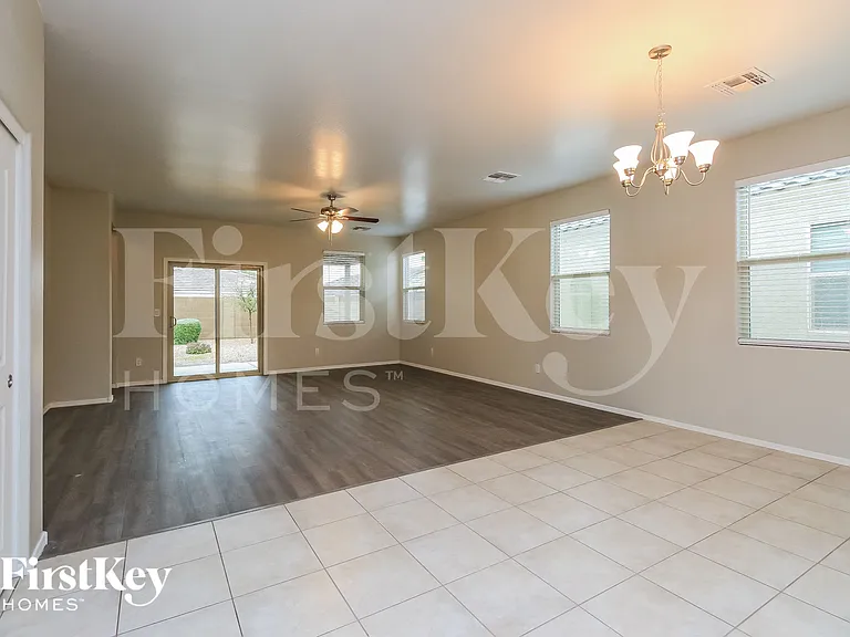 4637 E Fire Opal Ln — Photo 2