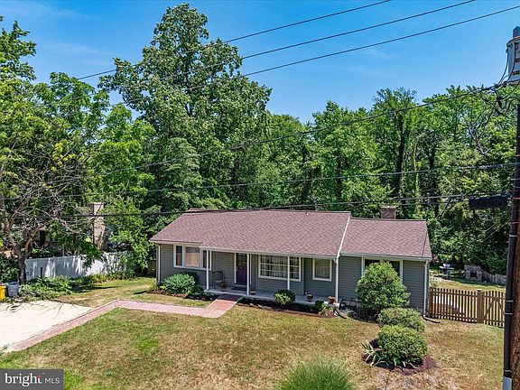2nd image of 407 Beach Dr