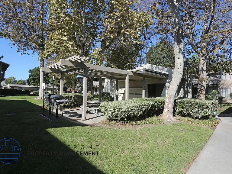 15400 Belgrade St — Photo 12