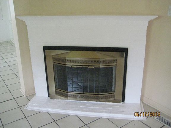 4th image of 1018 Broadway Ave