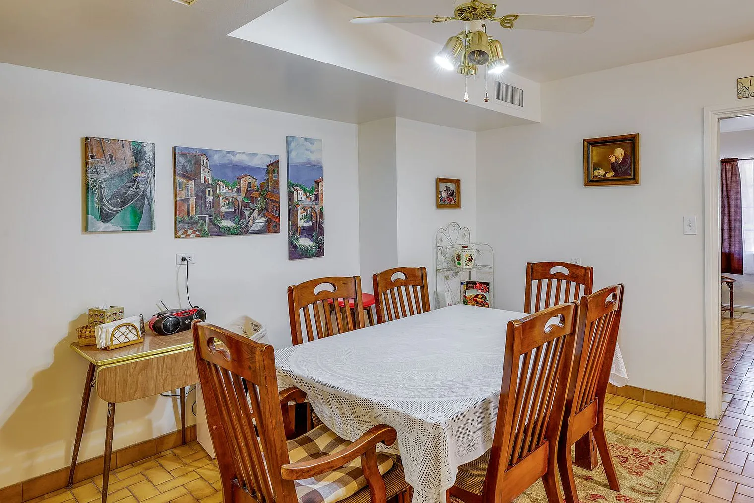 2 bed, 1.0 bath, 1291 sqft, $3,451 — Photo 4