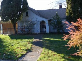 637 S Pine St, Carlton, OR 97111
