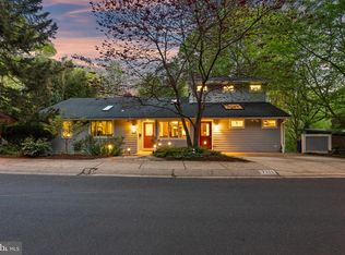 7111 Braeburn Pl, Bethesda, MD 20817