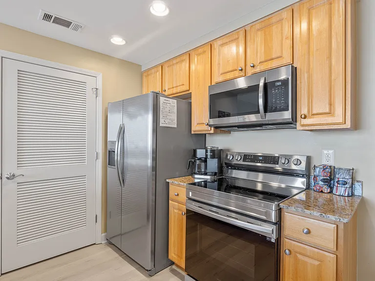 Full-functioning kitchen with modern appliances are available for your use. Use the Keurig!