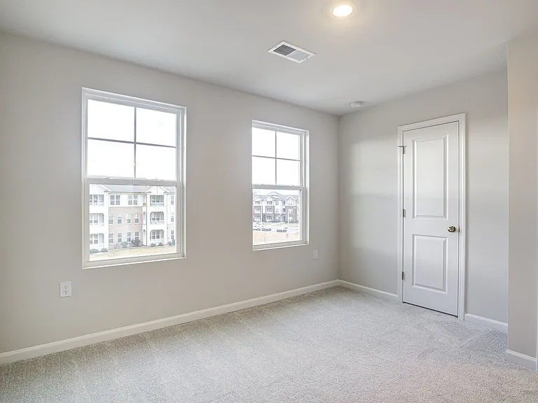 2437 Kasota Ln — Photo 33
