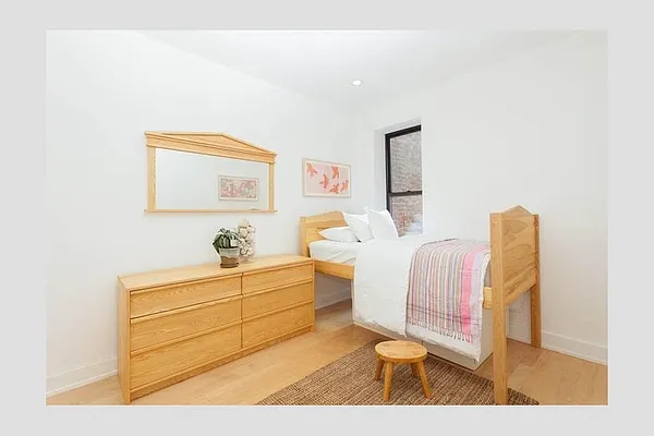 Sold by Stribling | media 19