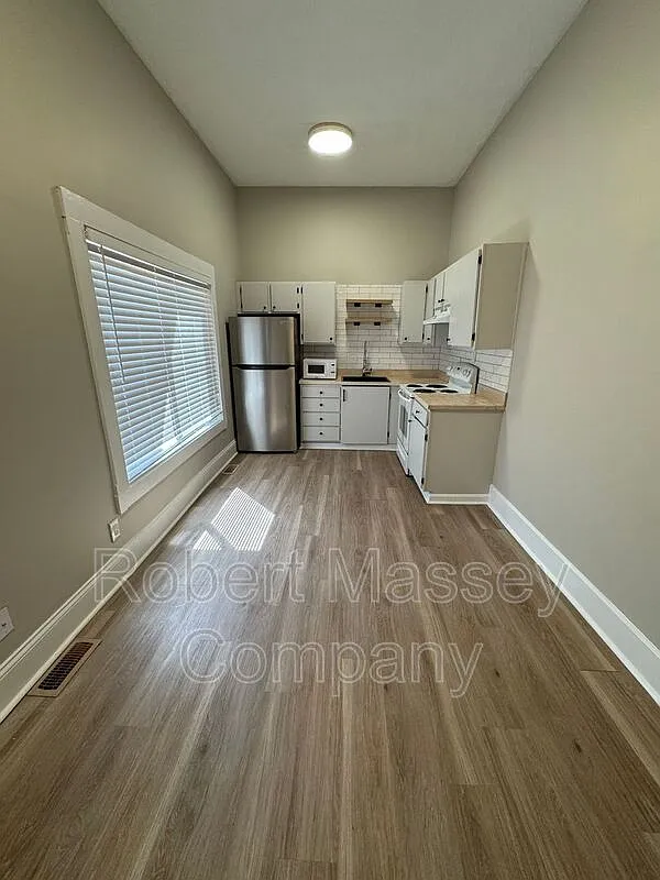 Building Photo - 1618 Ellwood Ave #2