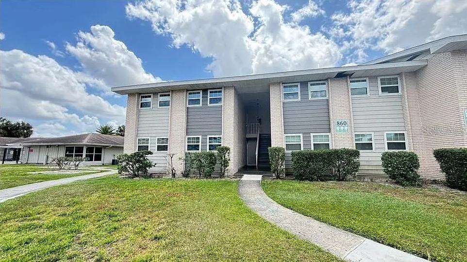 3 bed, 2.0 bath, 893 sqft, $1,700 — Photo 2