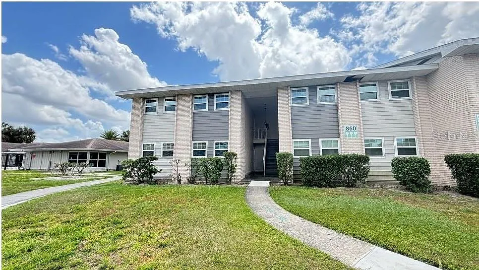 Building Photo - 860 Sky Lake Cir #C412