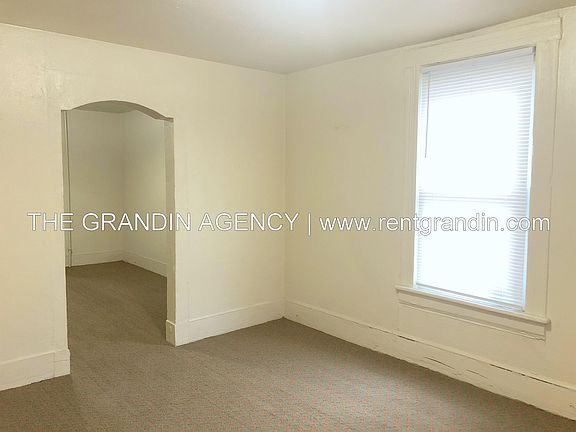 5th image of 922 12th St SE #A