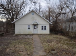 704 SW Main St, Cuba, MO 65453