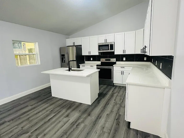 648 Pyramid Ave — Photo 10