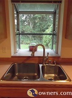 Unit B - Upgraded Large Sink with Pull-Down Magnetic Faucet