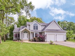 415 W Dowell Rd, Island Lake, IL 60042