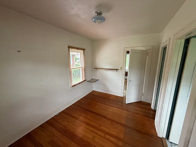 133 Foster Ave — Photo 7