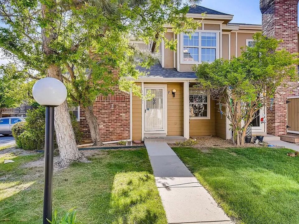 front entrance with parking in front of unit