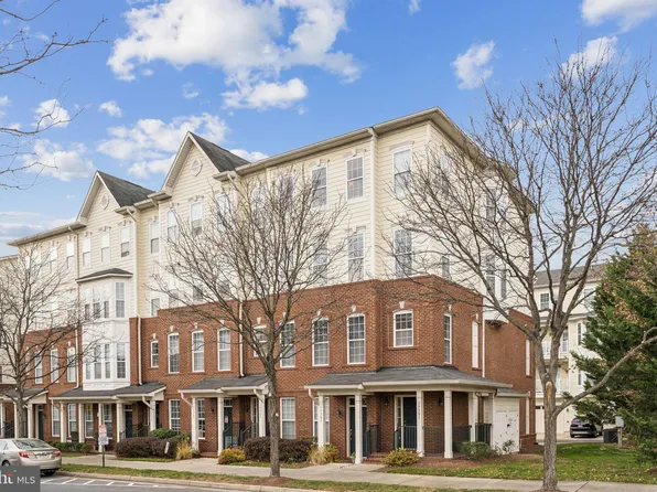 19301 Diamond Lake Dr, Leesburg, VA 20176