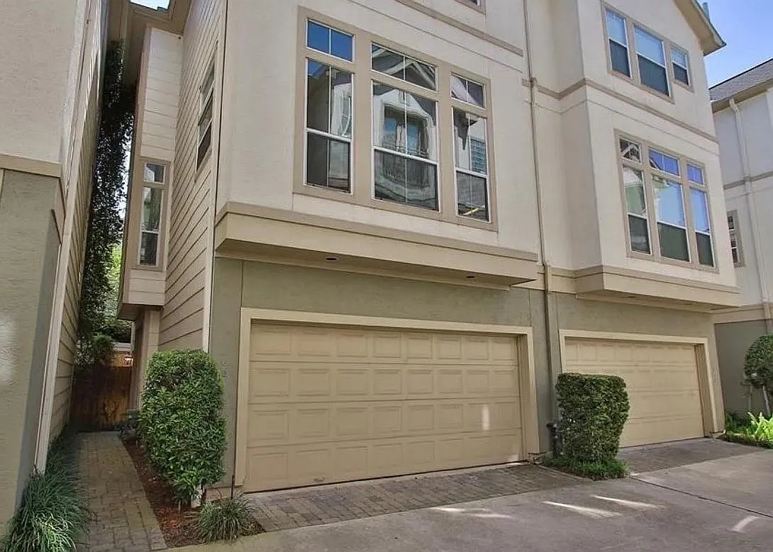2 bed, 2.5 bath, 2268 sqft, $3,250 — Photo 1
