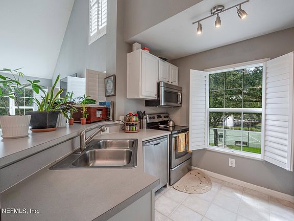 5th image of 13703 RICHMOND PARK Drive N #1711