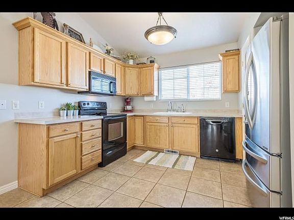 2nd image of 2322 N Cherry Cir