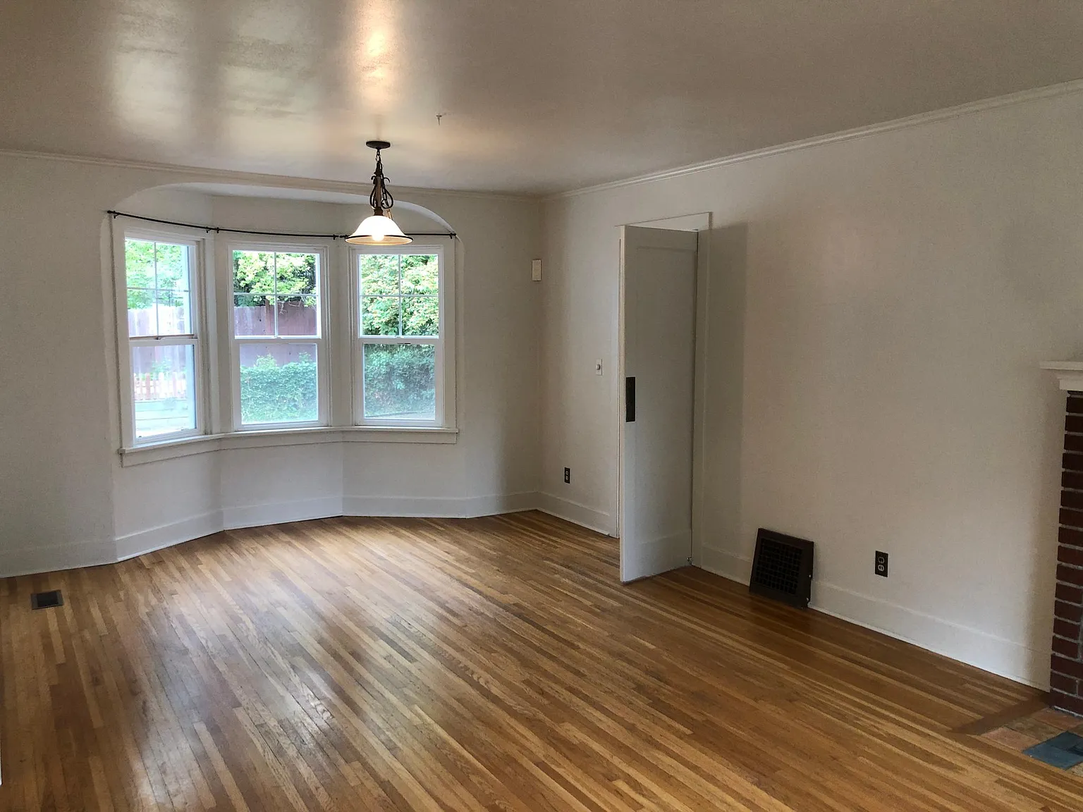 3 bed, 1243 sqft, $2,100 — Photo 2