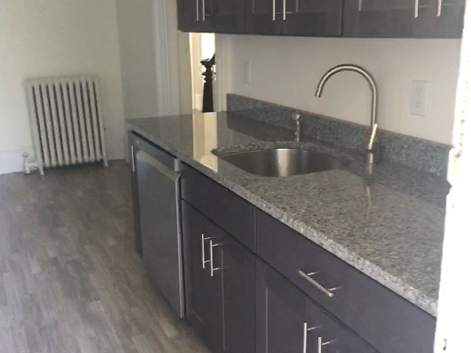 Large eat-in Kitchen