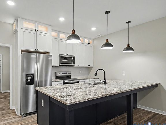 3rd image of 302 Cedar Grove Rd