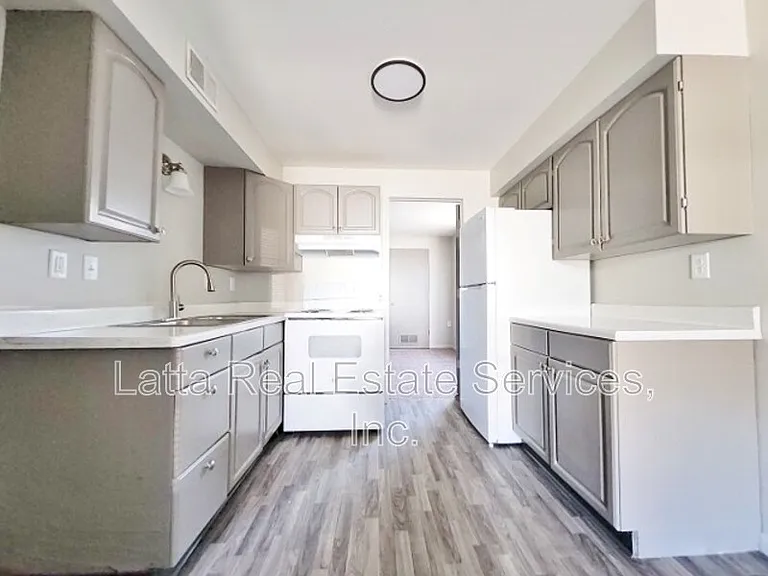 400 W 31st St #102B — Photo 3