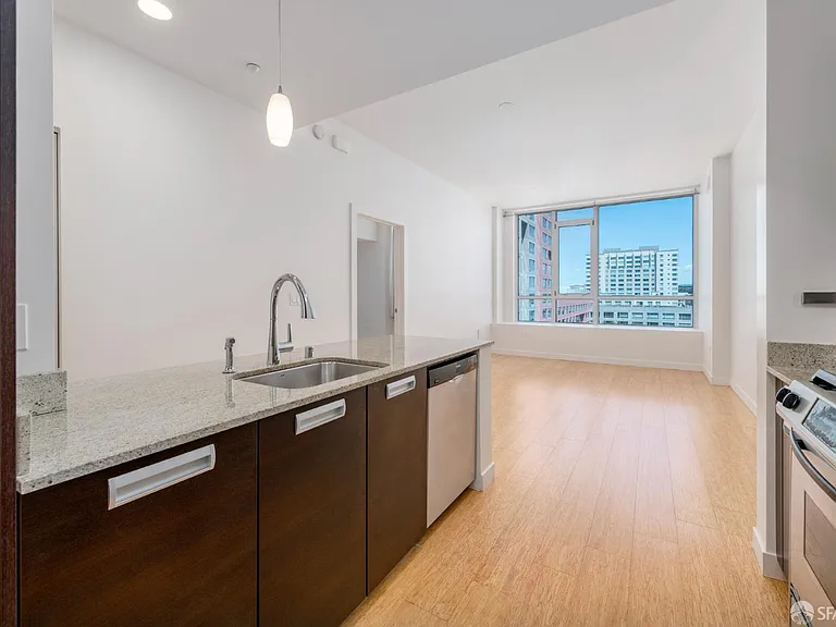 300 Berry St #907 — Photo 7