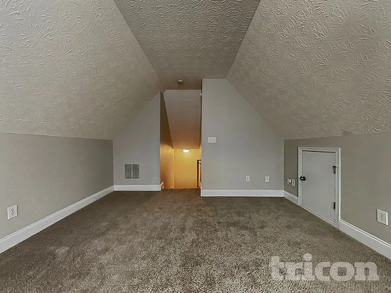 110 Brooks Cir — Photo 15