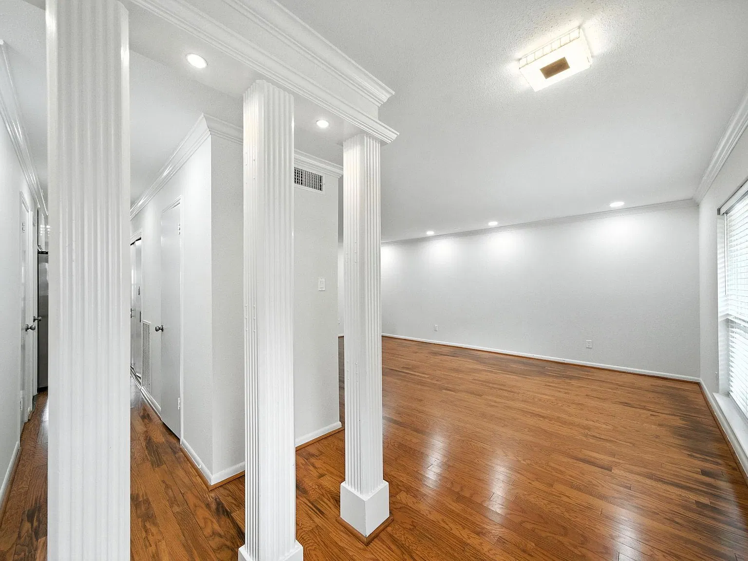 3 bed, 2.5 bath, 1872 sqft, $2,450 — Photo 4