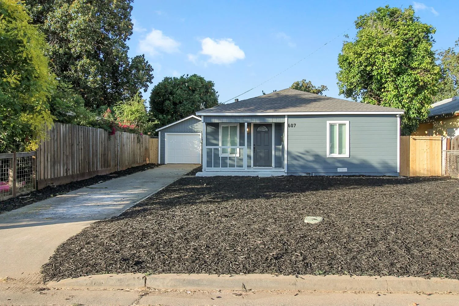 607 Welland Way photo 1